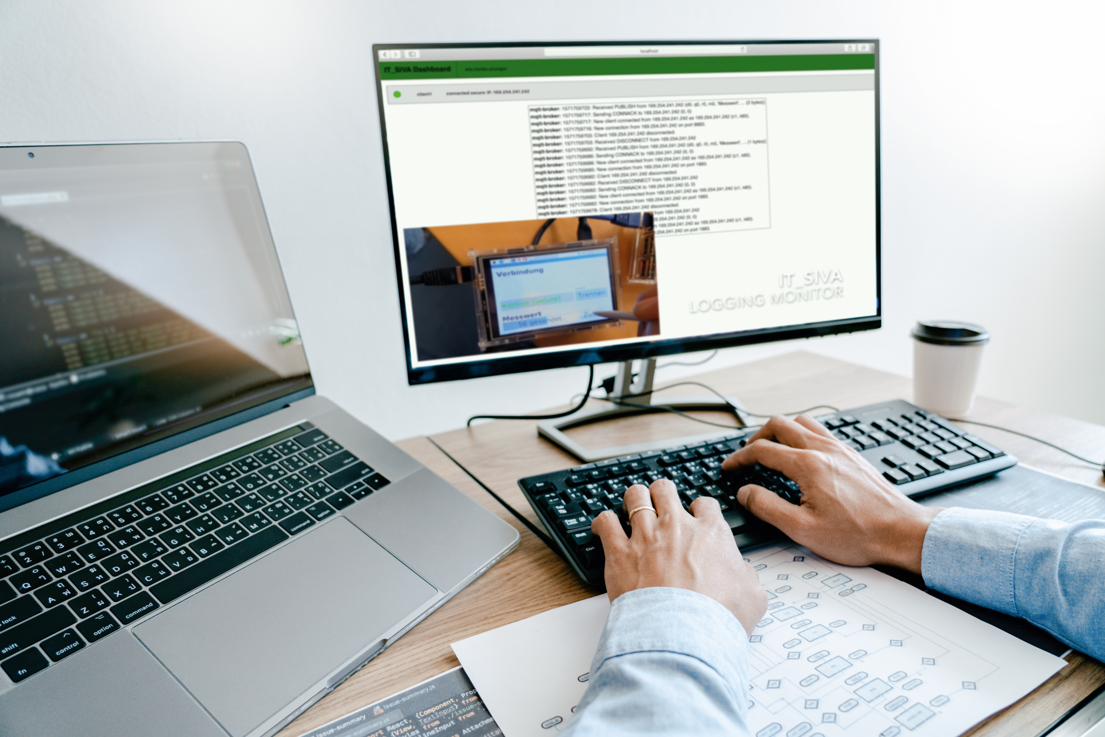 Person arbeitet an einem Computer