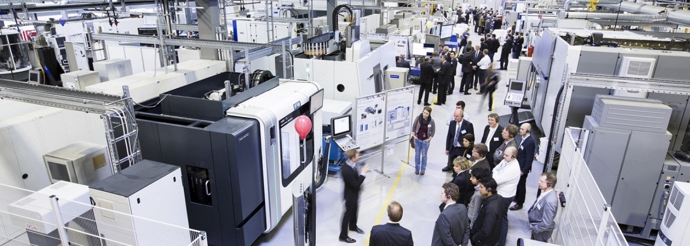 Überblick über eine Veranstaltung und dessen Gäste