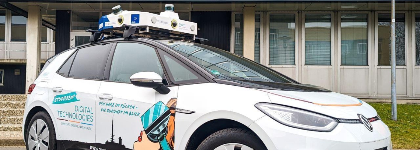 Bild des autonomen Versuchsfahrzeug der TU Clausthal.